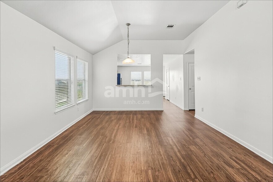 Building Photo - 22 Mira Loma Dr