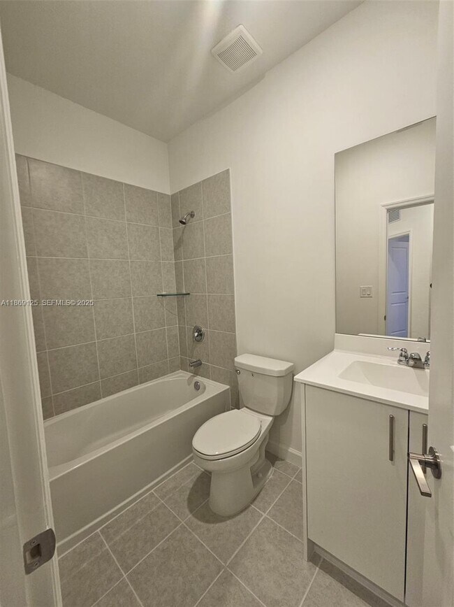 Building Photo - 2785 SE 25th Ave