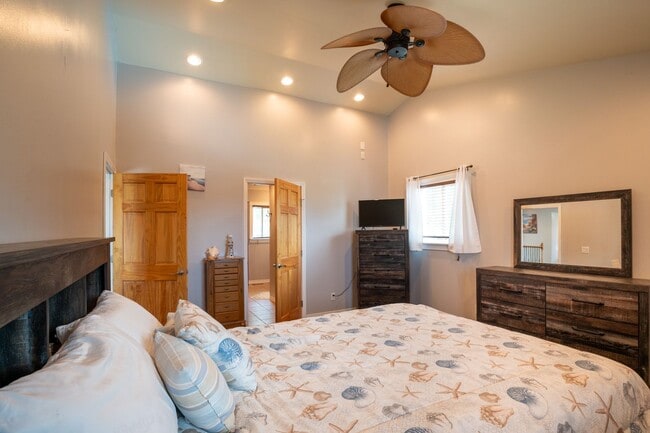 Building Photo - PERFECT OFF-SEASON MONTHLY GETAWAY