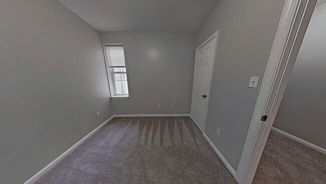 Building Photo - 6032 Walnut St