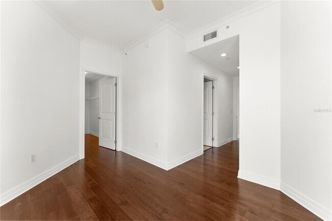 Building Photo - 1209 E Cumberland Ave
