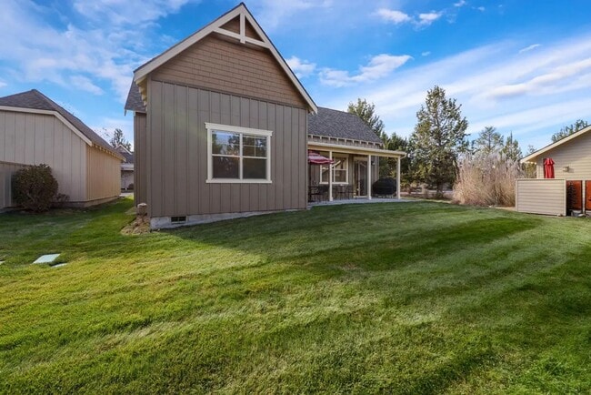 Building Photo - Eagle Crest Bunkhouse