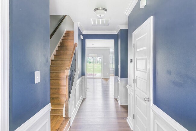 Building Photo - Gorgeous Moseley Townhome with Low-Maintenance Living!