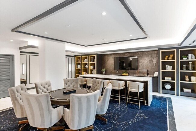 Building Photo - 1991 Main St