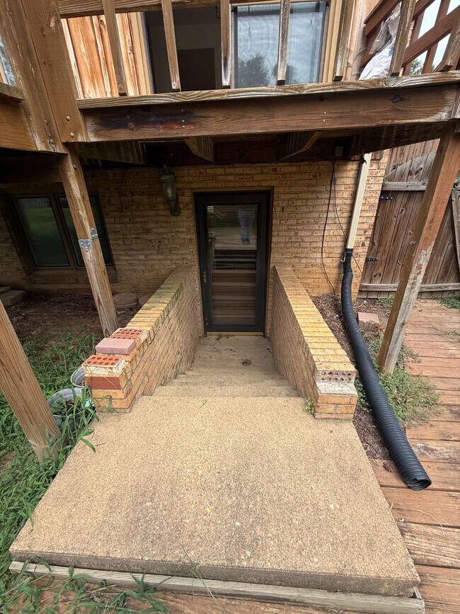 Building Photo - 602 Galveston Rd