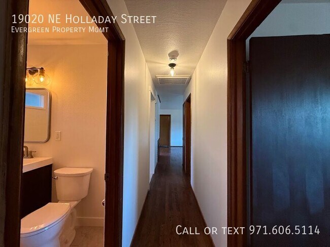 Building Photo - 19020 NE Holladay St