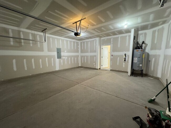 Building Photo - The Grove at Neill's Pointe