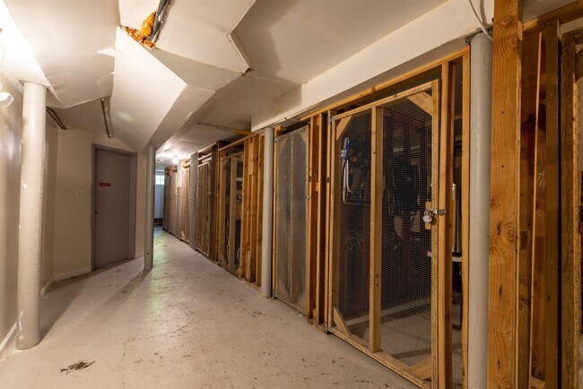 Building Photo - 839 Willow Ave
