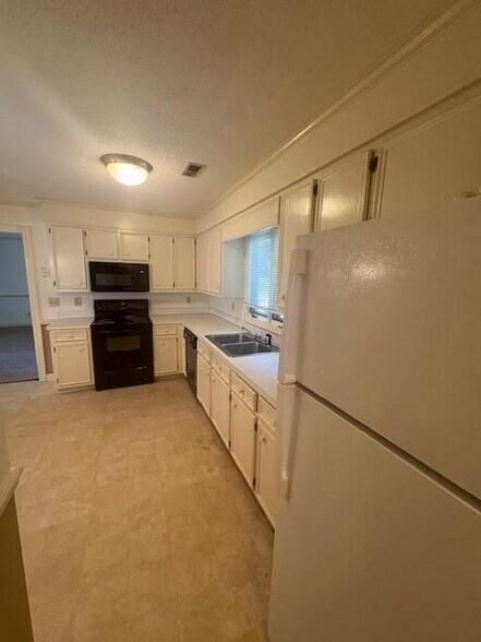 Building Photo - 1204 Whitehall Rd