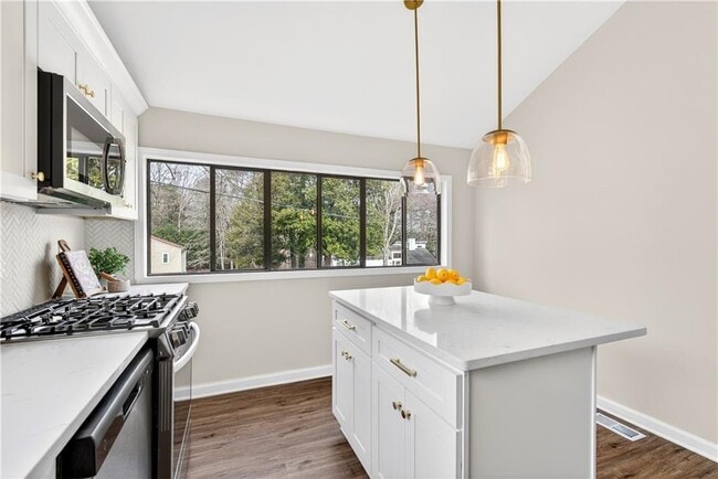 Building Photo - 4933 Dana Dr NE