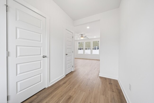 Building Photo - 7060 Sutton Dr