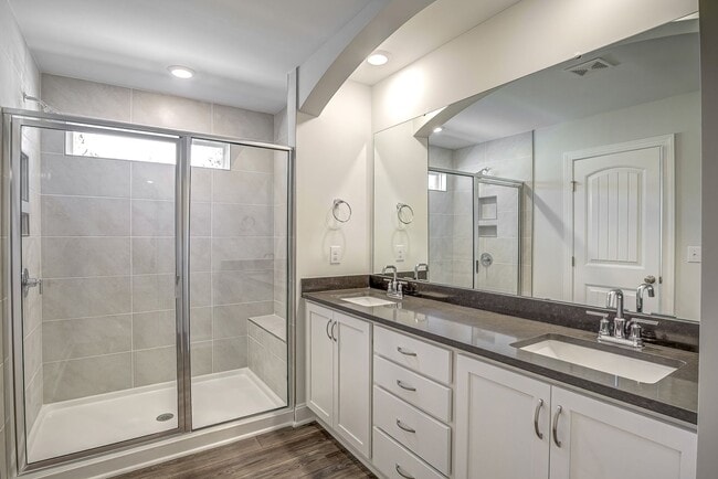 Building Photo - 3/2.5 Townhome Close to Southpoint w/ Garage!