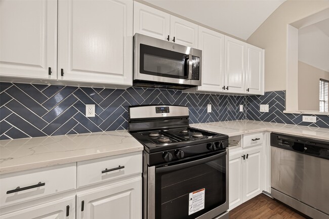 Building Photo - 9418 Belleclaire Ln