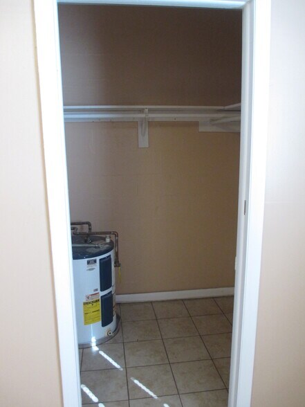 Building Photo - 1713 Dixon Blvd