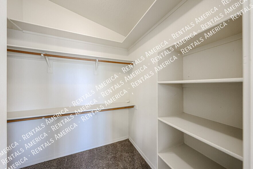 Building Photo - 13874 W Wilshire Dr