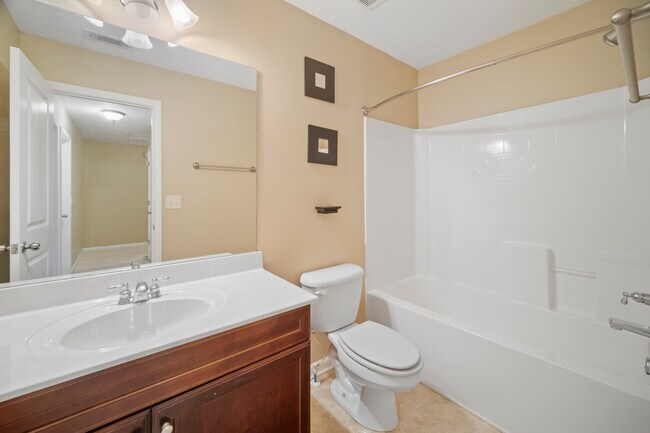 Building Photo - 1094 N Village Dr
