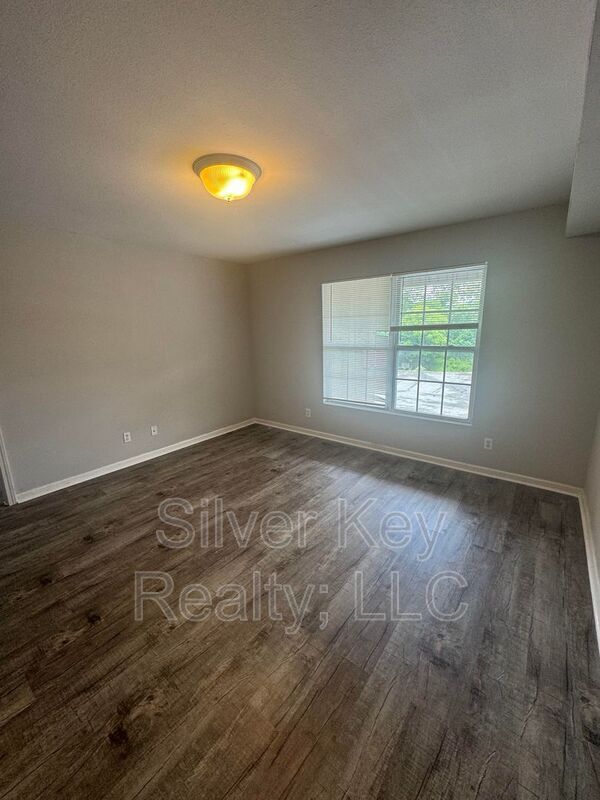 Building Photo - 236 Willow Creek Drive