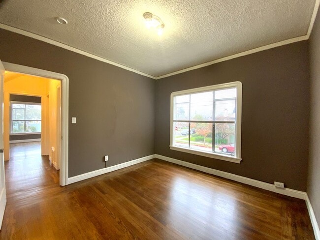Building Photo - Spacious 1BR w/ Bonus Room! Laundry On Site! PRIVATE GARAGE PARKING!