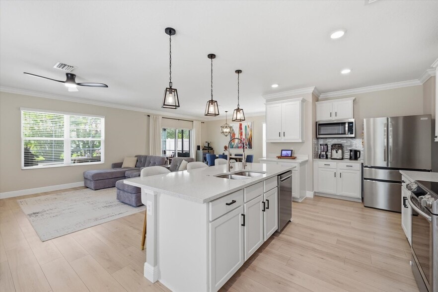 Building Photo - 10519 Whispering Hammock Dr