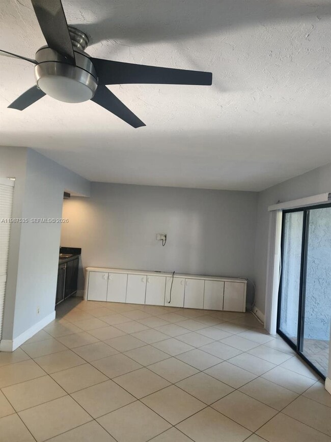 Building Photo - 537 N University Dr