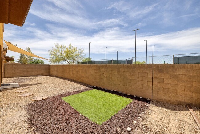Building Photo - GATED NW HOME - 4 BEDROOMS W/ 1 BED AND BA...