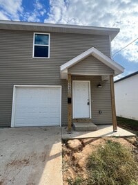 Building Photo - 690 E Garfield St