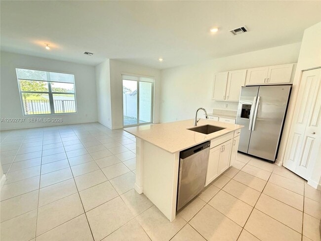Building Photo - 6939 Harbours Edge Ave