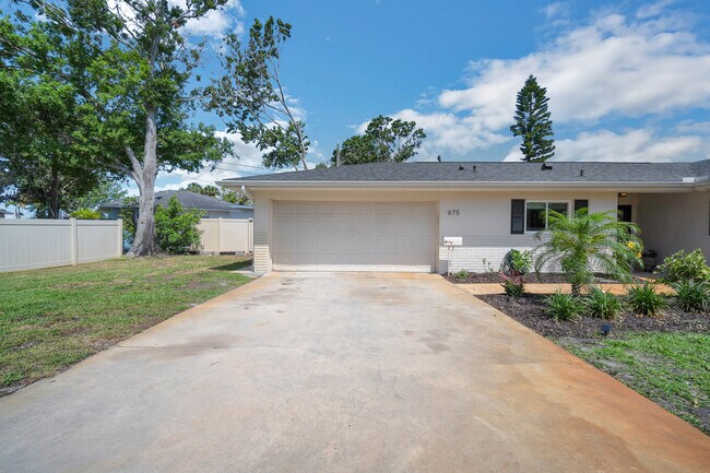 Building Photo - 675 Villa Grande Ave S