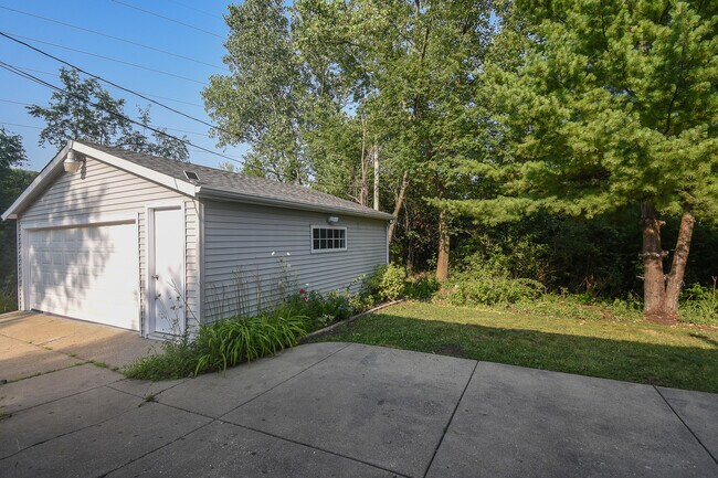 Building Photo - 2939 N Butrick St