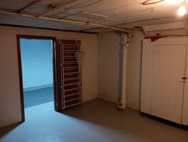 Building Photo - 320 S Griffin St