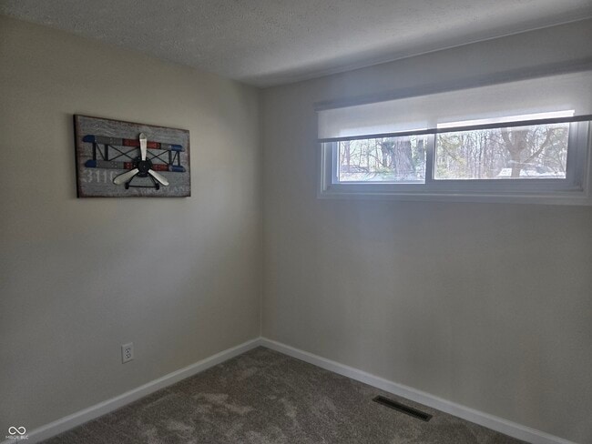 Building Photo - 10155 Orchard Park Dr W