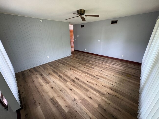 Building Photo - Bright & Spacious 3-Bedroom Home with Large Backyard