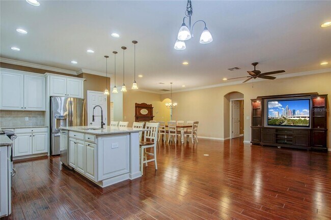 Building Photo - 1122 Oakcrest Dr
