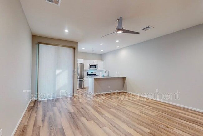 Building Photo - 4571 Villa Loma Ln NE