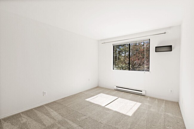 Building Photo - Modern 2-Bedroom Condo in Shoreline with Stylish Finishes