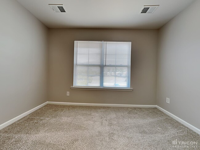 Building Photo - 323 Springwalk Ln