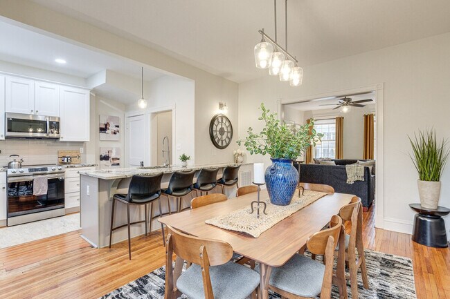 Building Photo - 2312 Rosewood Ave