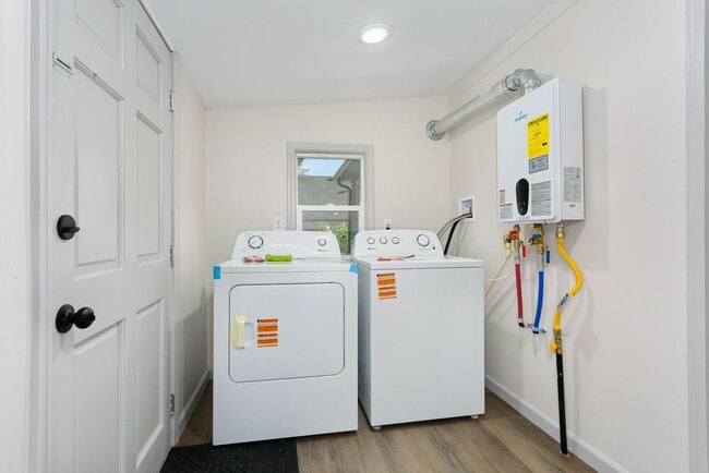 Building Photo - Beautiful 2bd/1ba Triplex unit- Tacoma