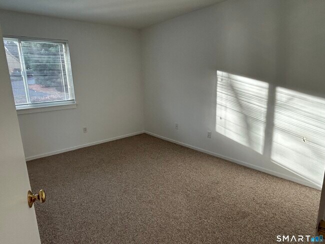 Building Photo - 419 Heritage Vlg