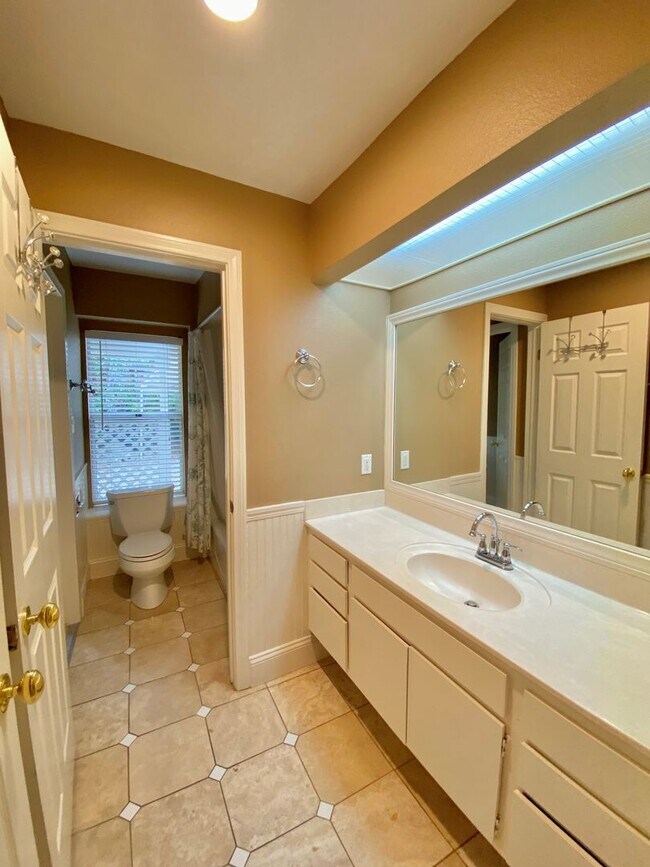 Building Photo - Beautiful 3 Bedroom Mission Canyon Home wi...