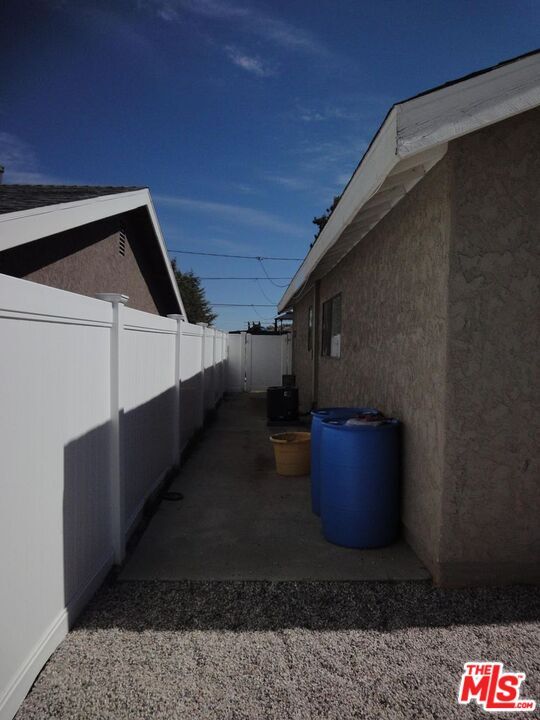 Building Photo - 42753 Blue Hills Dr