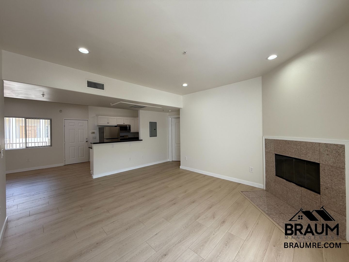 Building Photo - 10849 Fruitland Dr