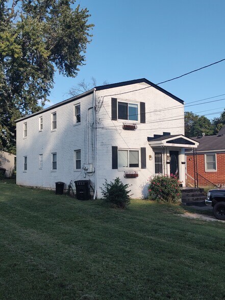 Building Photo - 231 Thompson Ave