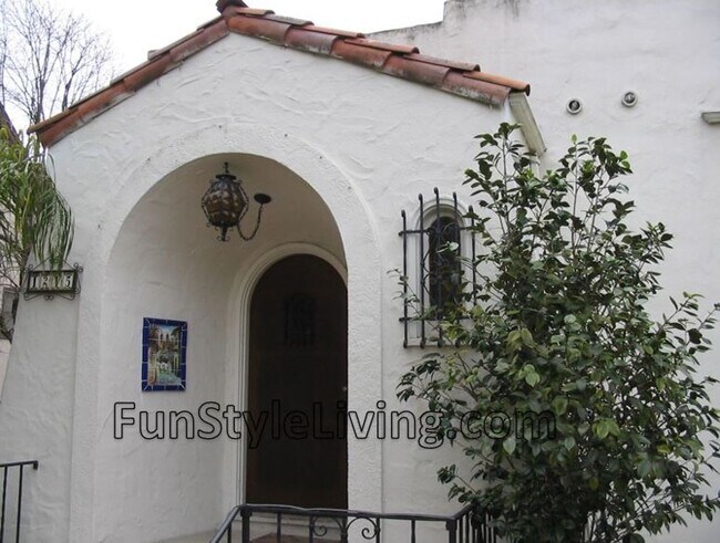 Building Photo - Charming Mediterranean Circa 1937 House
