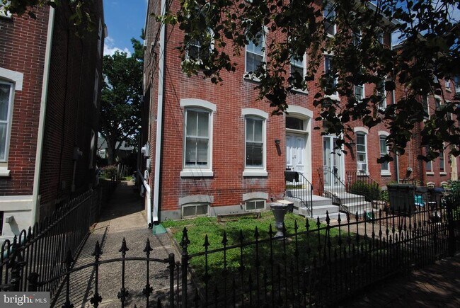 Building Photo - 317 E Union St