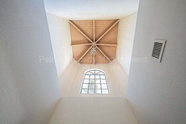 Building Photo - 10527 E Fanfol Ln