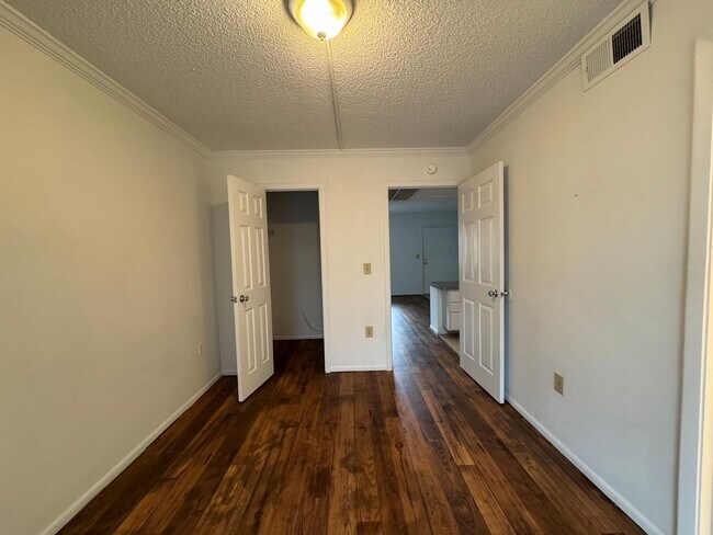 Building Photo - 139 Oyster Bay Cir