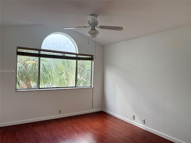 Building Photo - 9435 SW 140th Ct