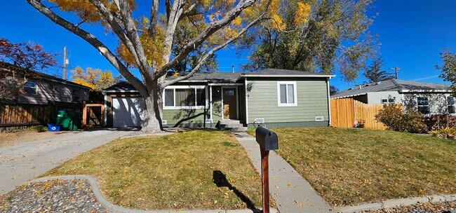 Building Photo - For Rent 2 Bedroom 1 Bathroom 1 Car Garage