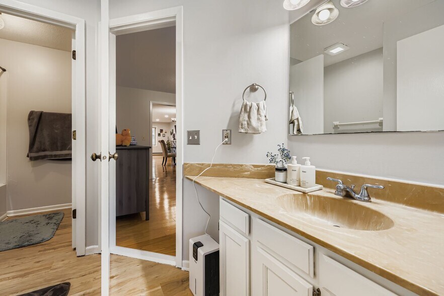 Building Photo - 2250 Ridge Dr